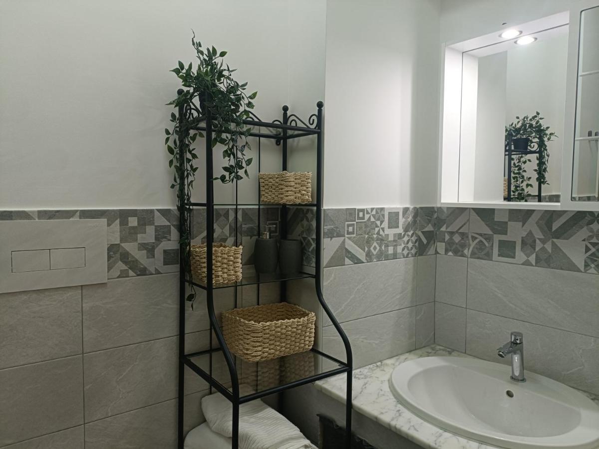 Nonno Pino Apartment Palermo Bagian luar foto